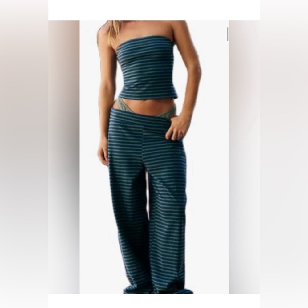 WOMEN’S STRIPED PATTERN TWO (2) PIECE OUTFIT